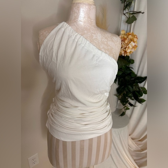 NAKED WARDROBE White Asymmetrical one shoulder Tank Sz L‎ NWT (A0021 B3) - Picture 4 of 7
